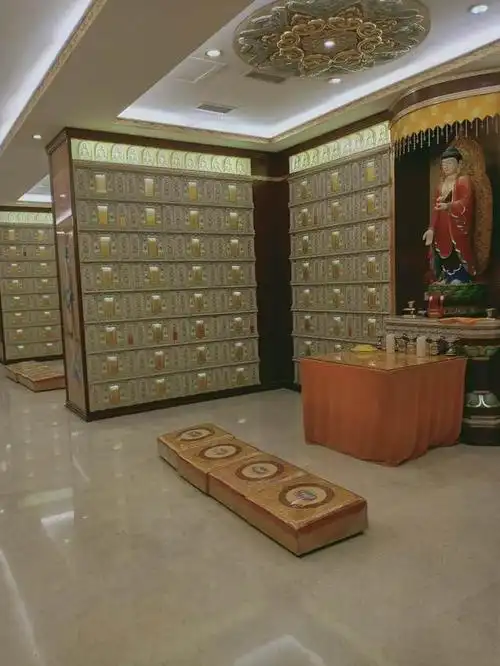 深入天津最大的室内塔葬墓园玉佛寺寝宫佛塔环立