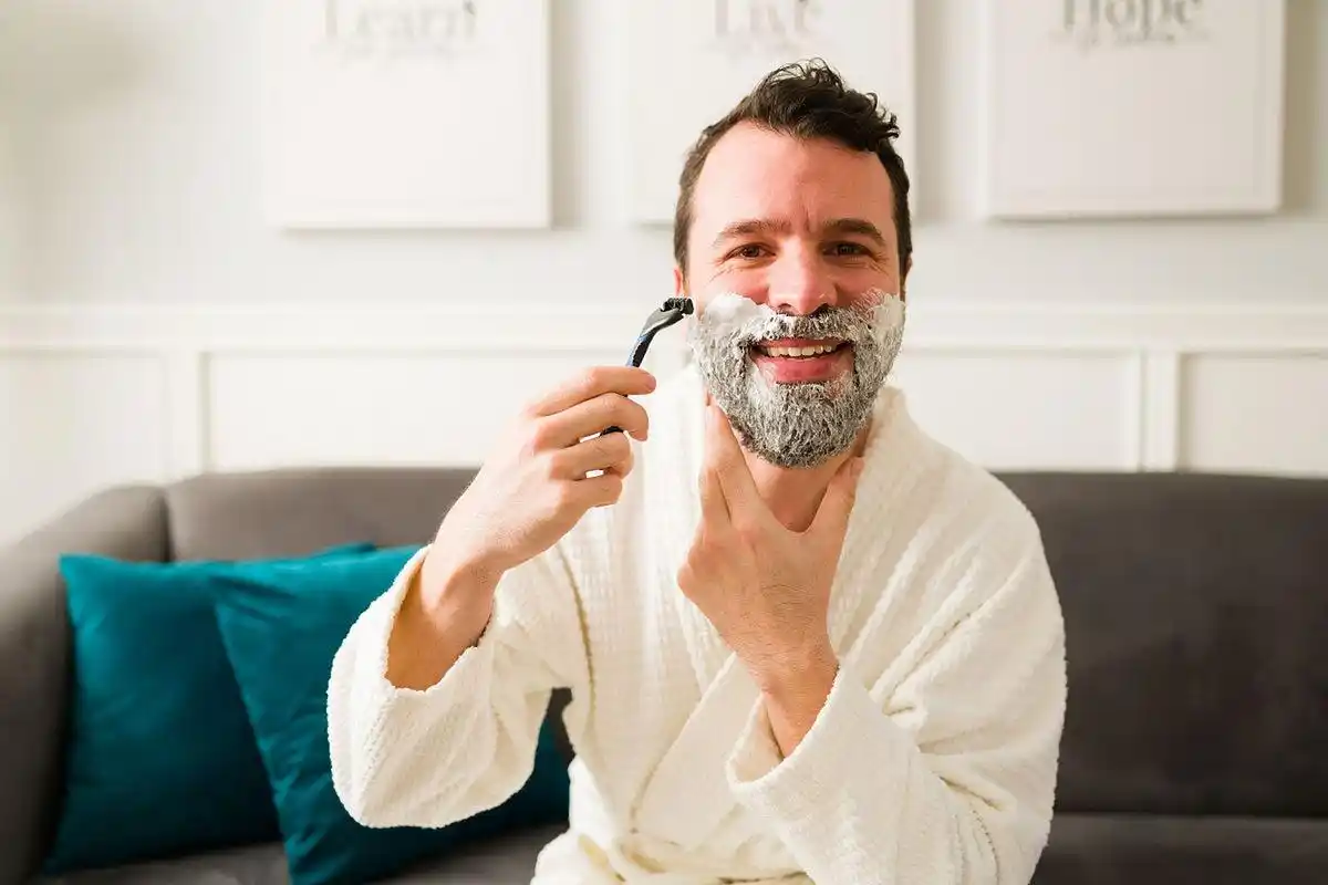 新交的男友腹毛,腿毛,该长毛的都长得十分旺盛,跟个没完全进化一样,这