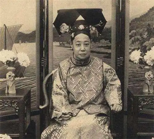 光绪的瑾妃用楷体书写的记账单字迹端庄秀丽让不少现代人汗颜