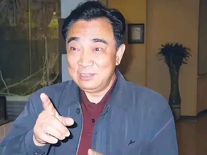 演员鲍国安:大器晚成,中年饰演曹操才出名,低调至今不炒作_角色_三国