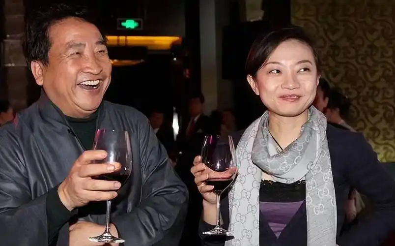 19年后再看袁茵,才明白她为何离开侯耀文,转身嫁给戴志诚_原因_时候