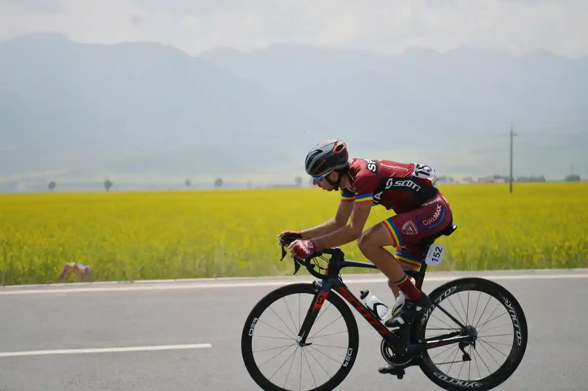 自行车——环青海湖国际公路赛第七赛段赛况(2)