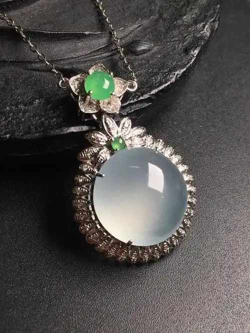 11696翡翠冰种蛋面吊坠