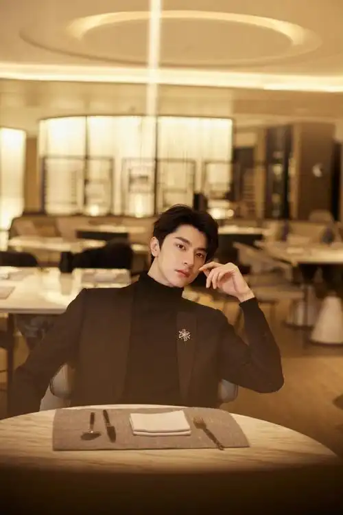 林一棕黑西装##林一收工西装造型