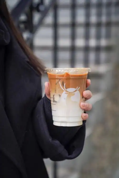 瑞幸"小黑杯"你喝了吗?|拿铁|芝士|牛乳|咖啡_网易订阅