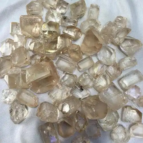 天然原矿原色托帕石原石 黄玉毛料未打磨裸石 可做戒面 珠子