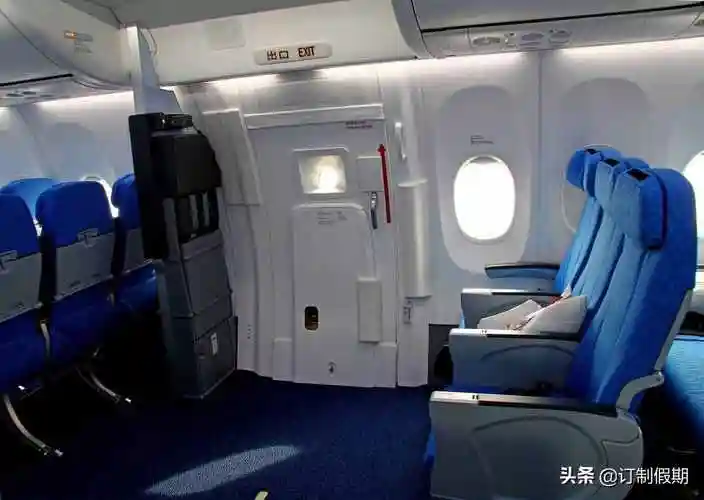 客舱布局与738一致3 3布置------------------------波音b737-300sf