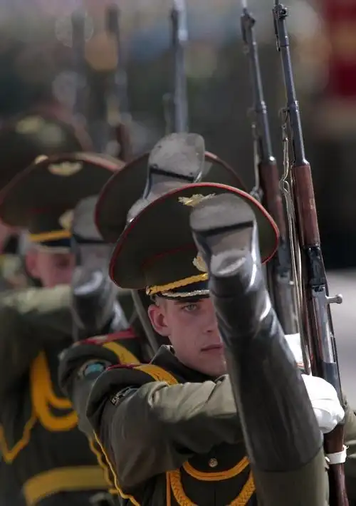 白俄罗斯举行独立日阅兵式 精锐部队倾巢出动