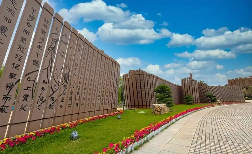 孙子文化园位于广饶县城东新区,是全国最大的兵家文化主题园区,是进行