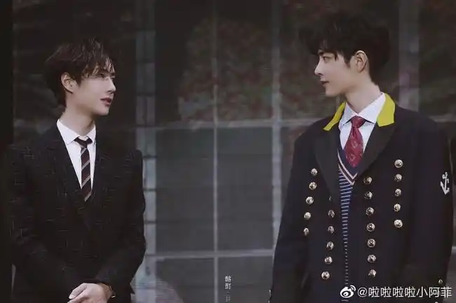 我跟你说一个故事啊有两个男孩一个是rapper一个是