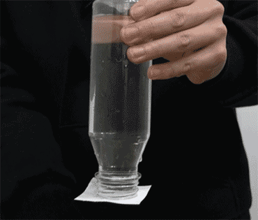 纸片那么柔软的东西,怎么可能托住水呢?