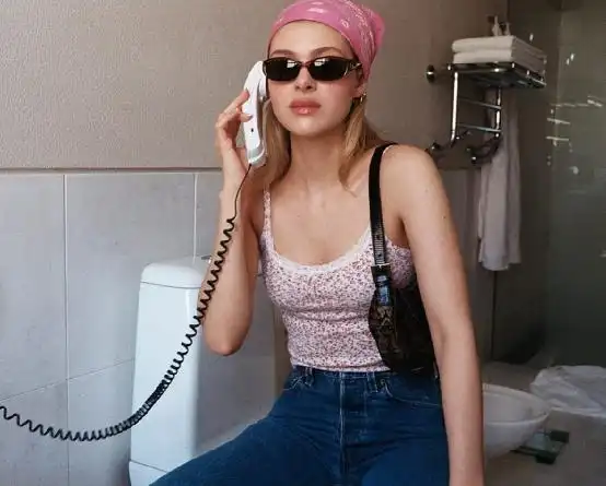 这个春夏,跟brooklyn beckham未婚妻nicola peltz学穿搭～_腾讯新闻