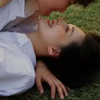 高清超甜的情侣头像一对两张亲吻图片