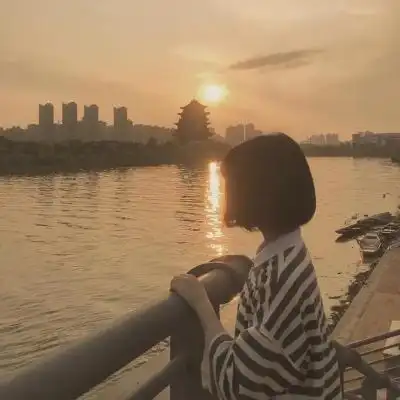 温柔忧郁女生侧脸头像唯美意境高清头像女