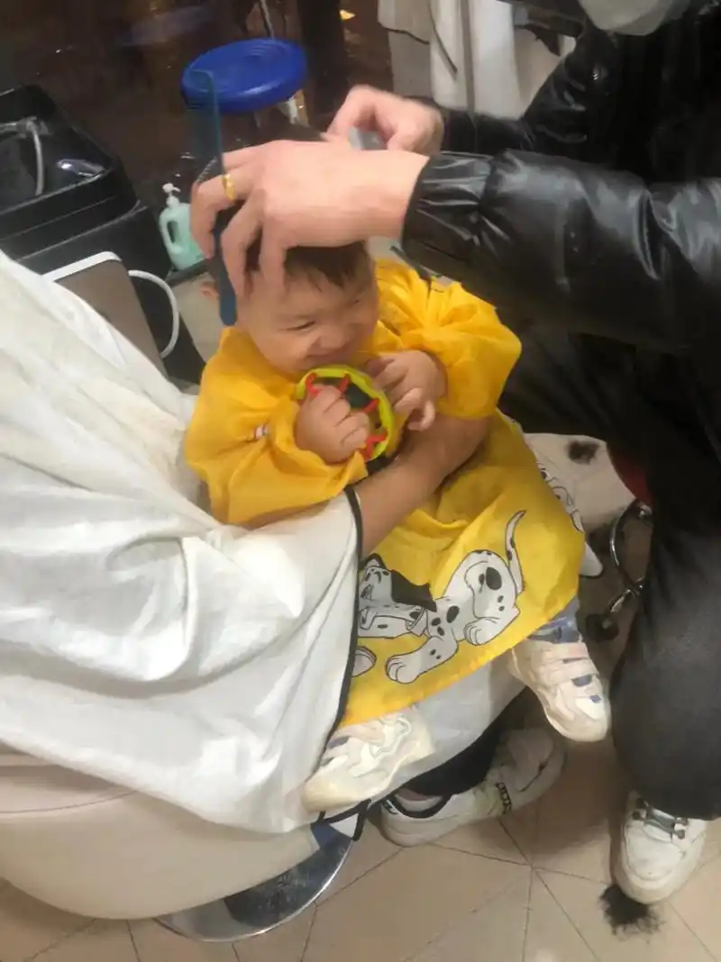 宝宝理发.#人类幼崽成长记 #宝宝剪头发 过年给西西剪个头发 - 抖音