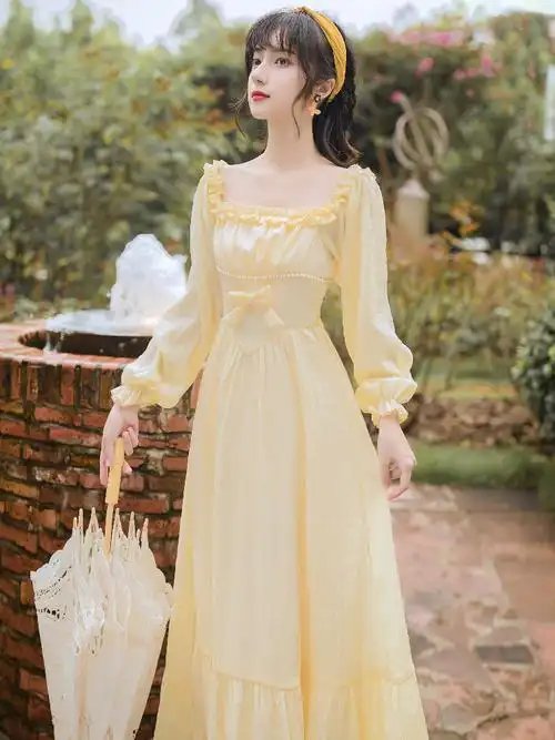 春夏新款方领可盐可甜淡黄色连衣裙气质女神范初恋温柔风减龄长裙