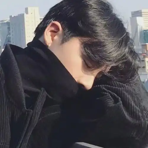 阳光干净男生侧面头像暖男帅气侧面图片发几帅哥微信头像 不要太非