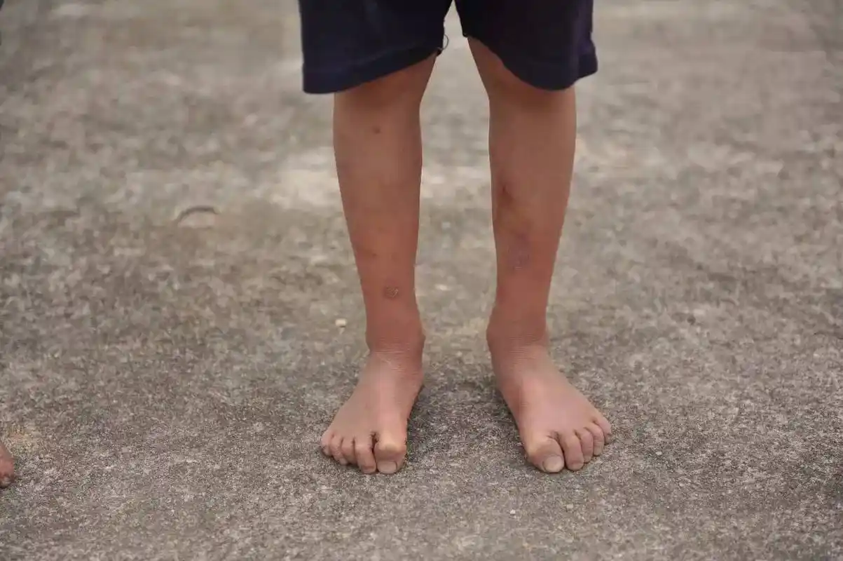 下午两点左右,孩子们陆陆续续的来到学校,让我有些吃惊的是,一些孩子