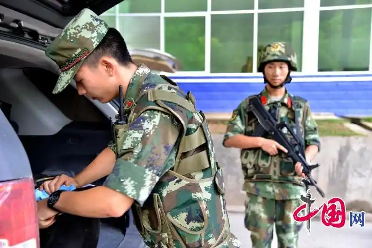 云南省岔河边境检查站联合老挝公安检查站开展边检服务品牌宣传活动