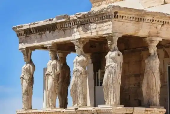 为供奉雅典娜,波塞冬和传说中雅典国王厄瑞克透斯而建设的古希腊建筑