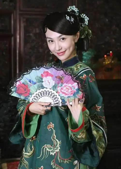 李菲儿在锁清秋里面还挺漂亮的