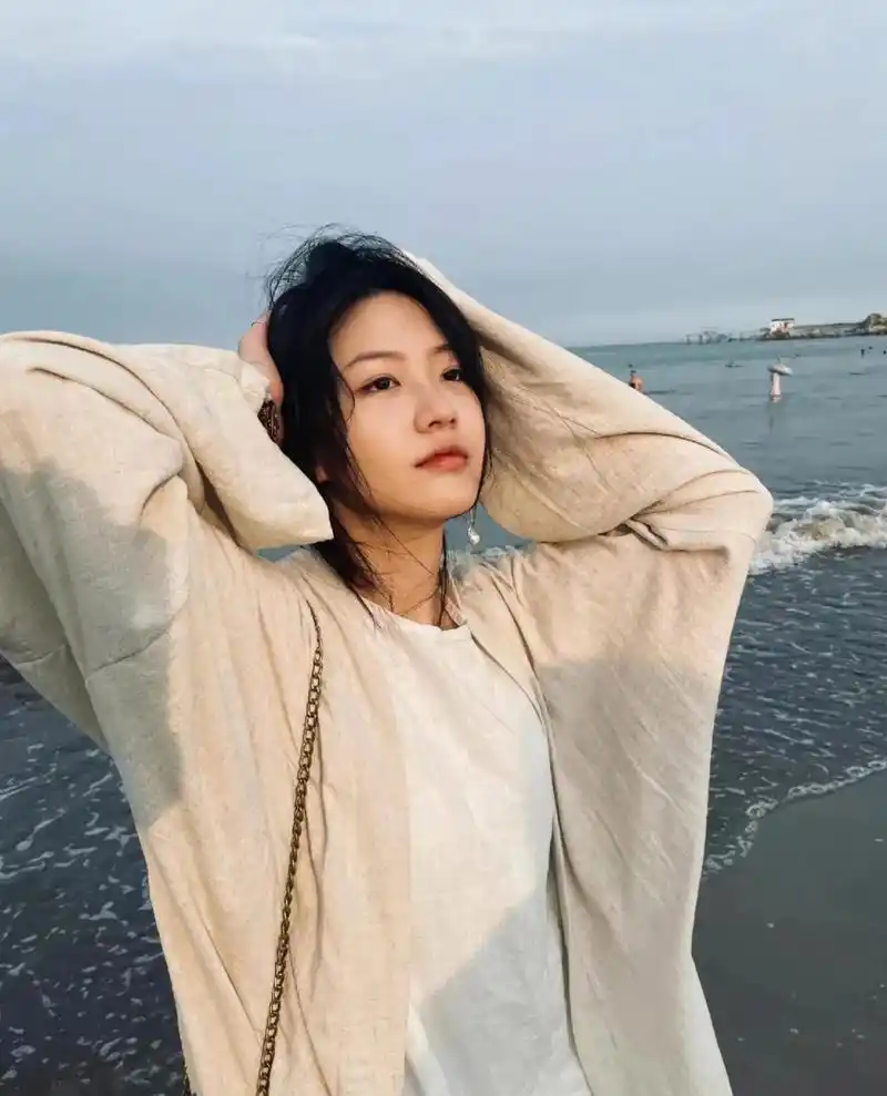 向涵是一位非常出色的演员,他的表演风格非常独特,能够将不同的角色