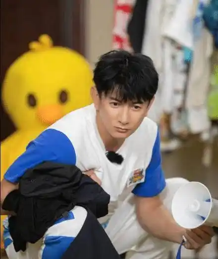 这身材和颜值,不敢相信,这是50岁的吴奇隆_哥哥_王彦霖_隆哥