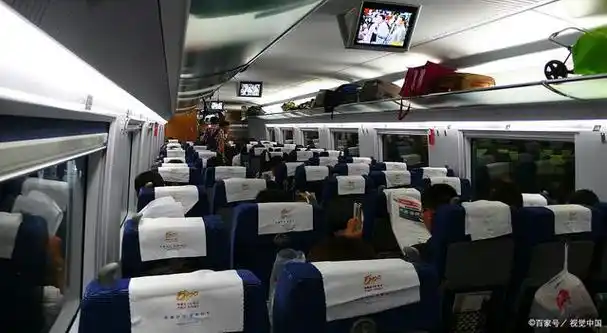 首先,动车(高铁)二等座通常是可以提供充电服务的,方便乘客在旅途中