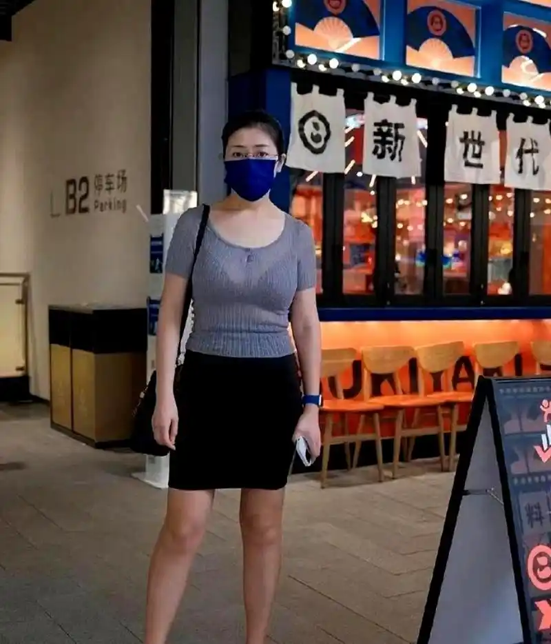 王丽莎是鼻祖级网红之一,与芙蓉姐姐同期活跃于微博时代,当时还没有