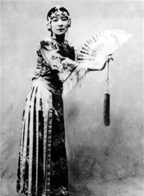 裕容龄:与太监谈恋爱,后被刘春霖拒婚,酷爱舞蹈晚年双腿被打断_慈禧