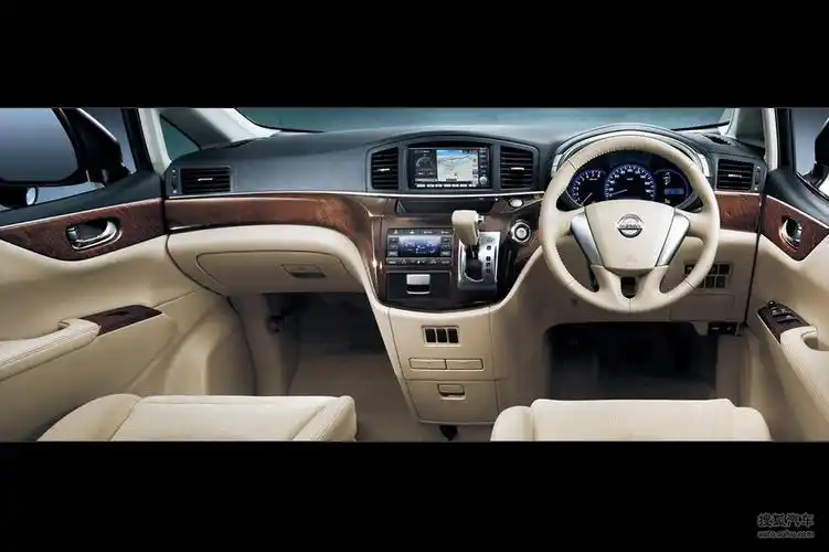 2011款日产elgrand