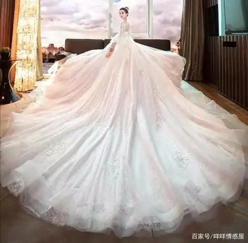 最美的拖尾婚纱,想不想穿上去见自己心爱的人呢