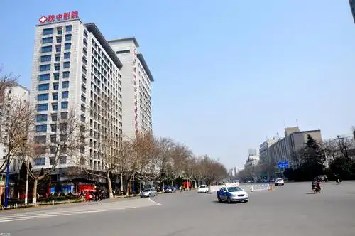 秦皇扫六合一统天下雄咸阳中华广场千古雄风雕像