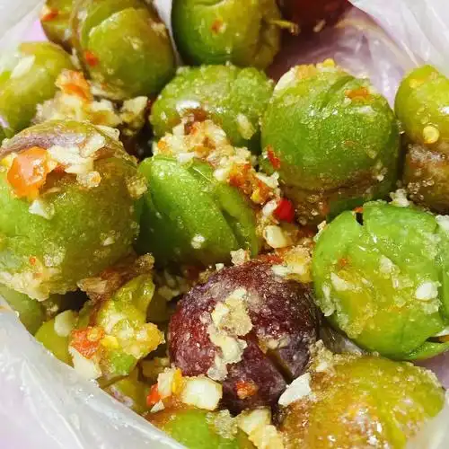 单放辣椒盐的酸野都弱爆啦!你们来猜猜放了哪几种配料?#广西酸嘢