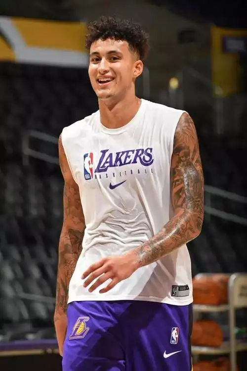 又帅又能打凯尔库兹马高清壁纸赏析