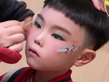 儿童舞台妆 #六一儿童节化妆 六一幼儿园男孩子妆容,来看看篮球的