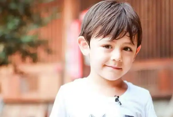 明星的混血女儿(盘点娱乐圈的混血宝宝们)(1)