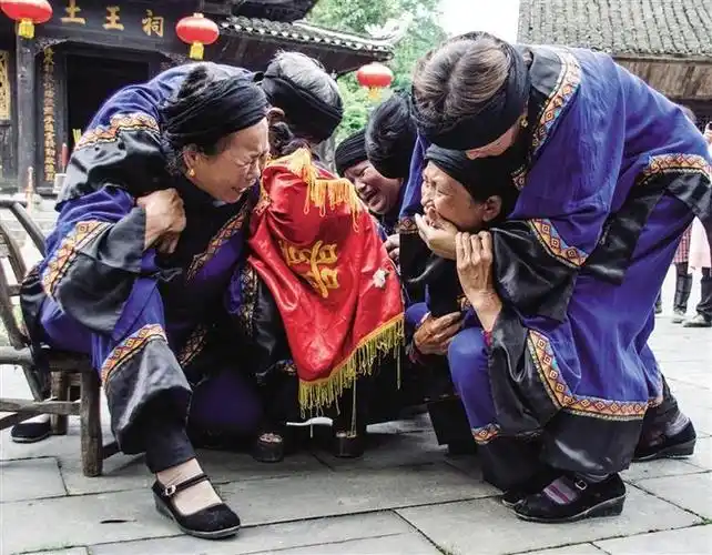 土家哭嫁,情真意切. 余光龙 摄