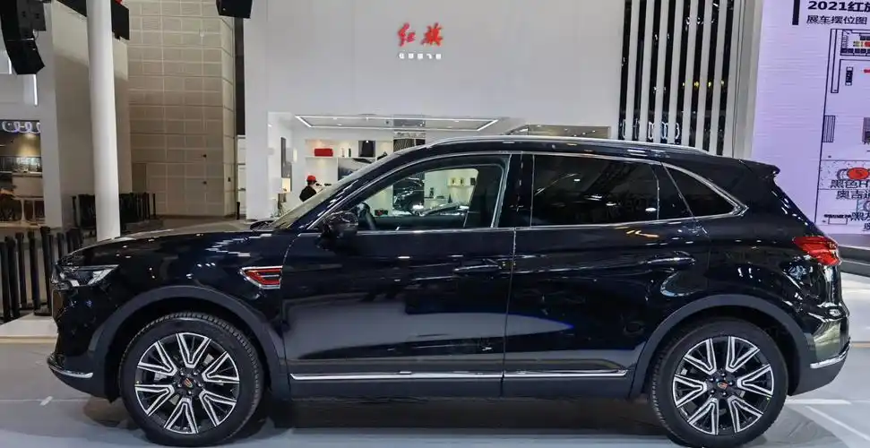 2022款红旗hs5是定位于中型suv,是红旗品牌推出的首款suv,也是其目前