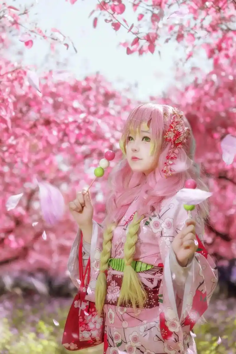 cosplay #甘露寺蜜璃cos #鬼灭之刃cos "伊 - 抖音