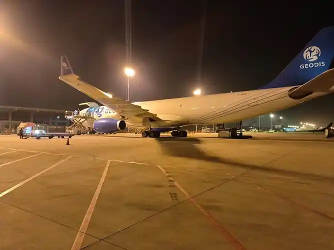 郑州机场供图2023年11月2日凌晨,一架英国泰坦航空公司的全货机满载61