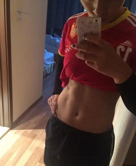 女足德甲第1人球技美貌并重 腹肌令男足汗颜