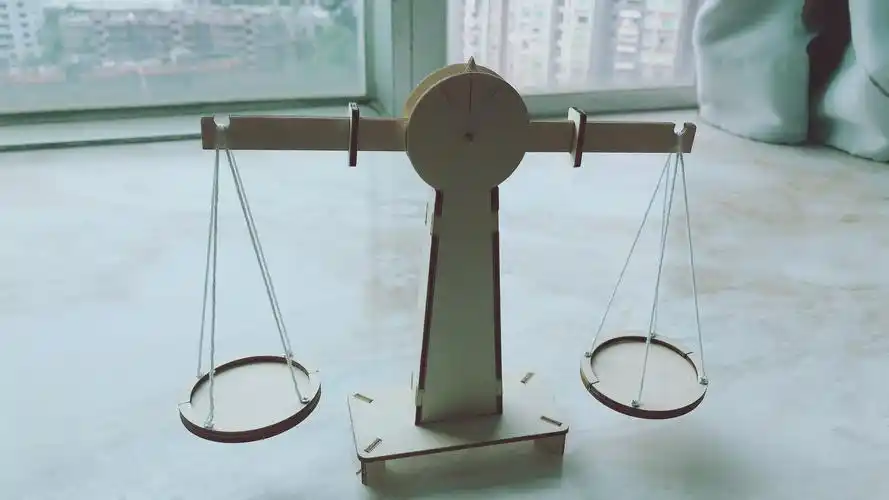 简易天平手工制作——三年11班 尹刘赫