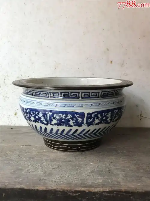 清代青花夔龙纹大香炉