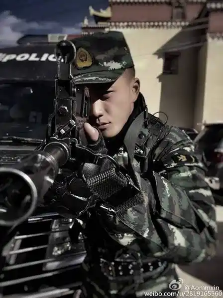 他比宋仲基更帅!武警特战队员杨明鑫走红网络 颜值爆表高大帅气