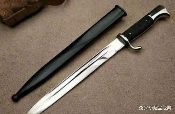 虽然冷兵器时代早在19世纪就已经结束,但刀类和剑类依旧是军人重要的