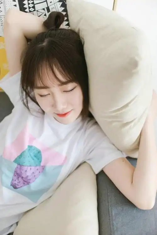 可爱清纯00后美女甜美优雅俏皮唯美写真