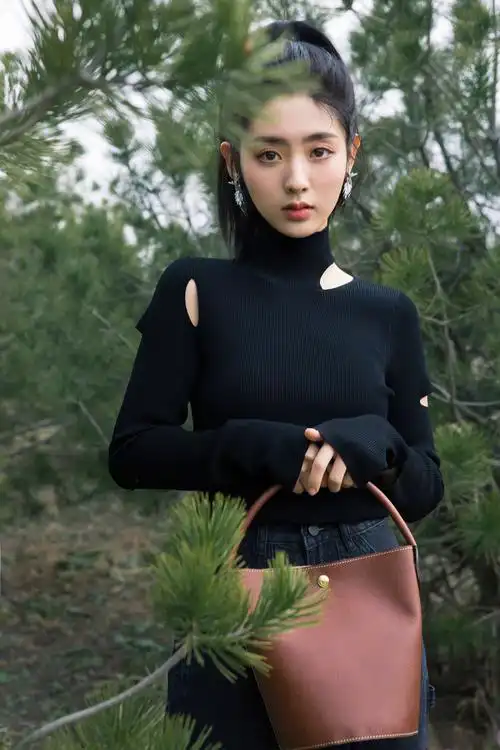 /p> p>2015年10月,邢菲参加湖南卫视校园纪实综艺节目《 a target="