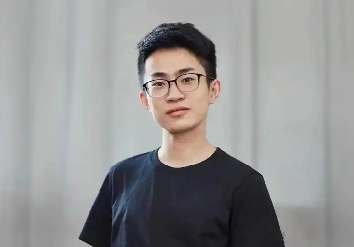 22岁学生一条视频"赚"6亿,与苹果总裁对话,何同学到底有多牛 - 米粒晨