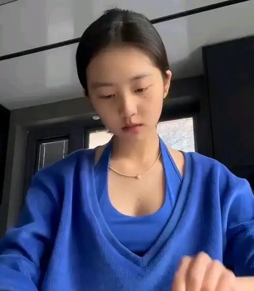 17岁黄多多成长迅速穿着成熟身材傲人你也可以成为女神